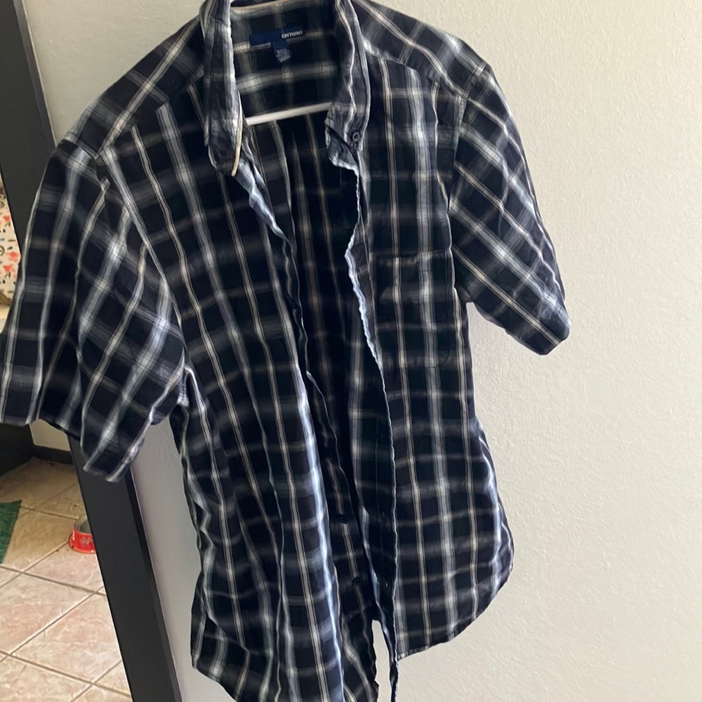 FINAL MARKDOWN Men’s basic editions shirt large
